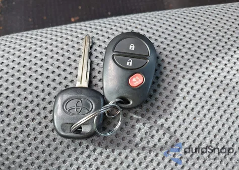 2014 Toyota Tacoma Base V6 z USA, uszkodzony, nr VIN 3TMLU4ENXEM162347